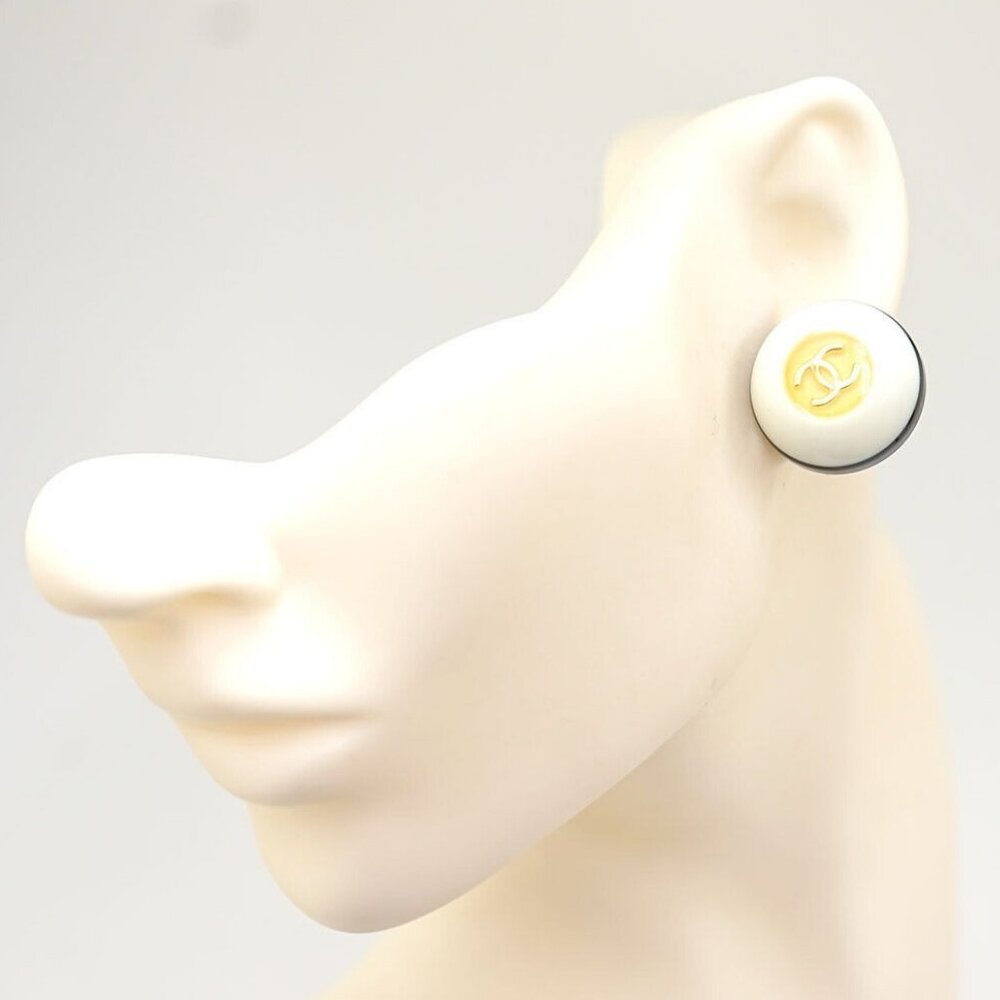 CHANEL CC Logos Black White Round Clip-On Earrings Silver Tone 96P Auth #11584-2 - Picture 3 of 5